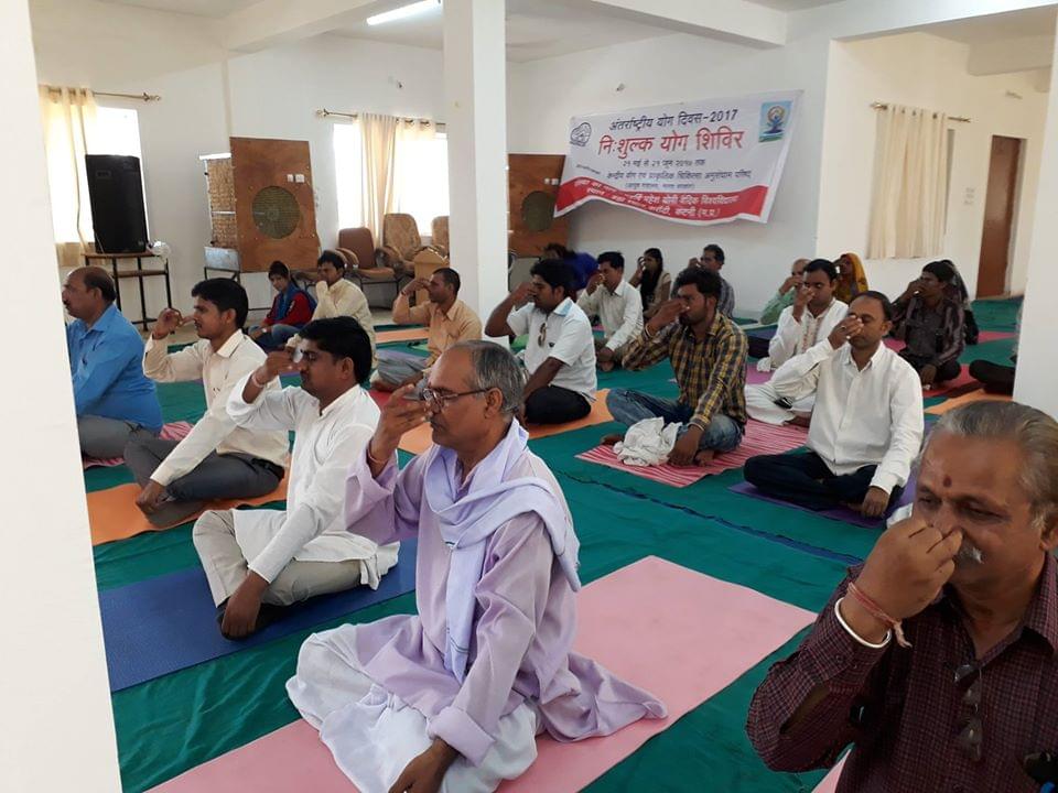 DDE MMYVV International Yoga Day photo 3