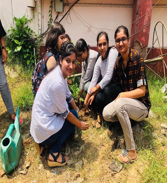 Daulat Ram College Plantation Drive photo 4