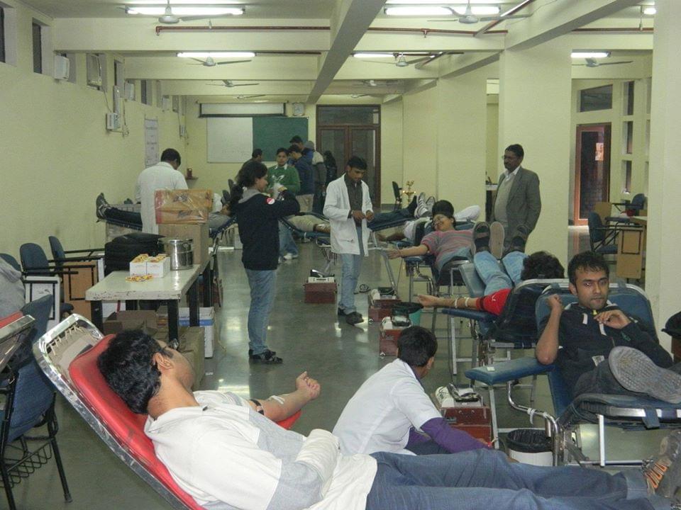 IMT Ghaziabad Blood Donation Camp photo 2