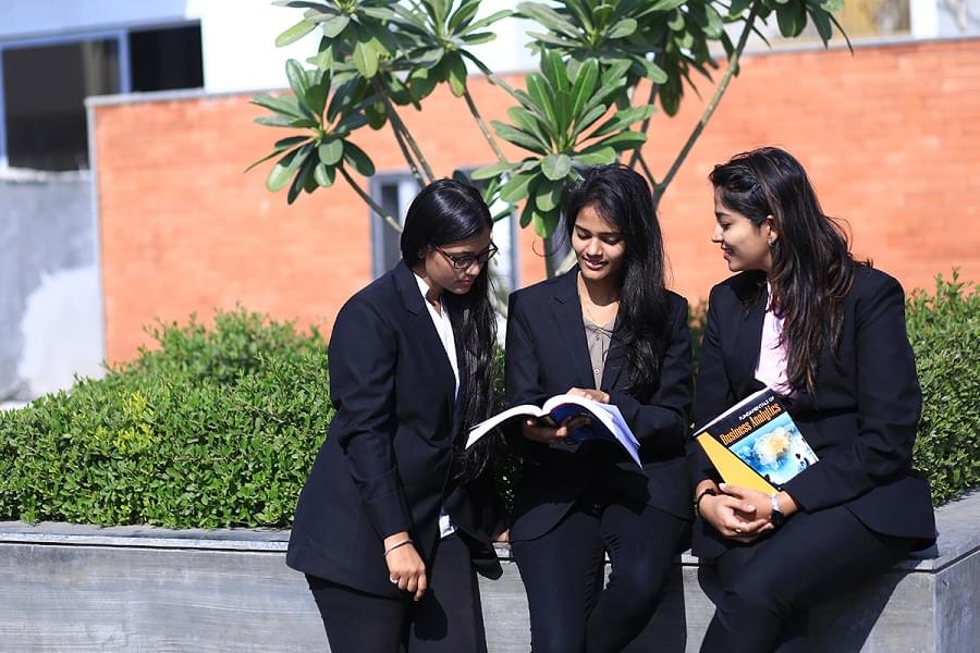 Narayana Business School Ahmedabad Student Group Photos photo 5