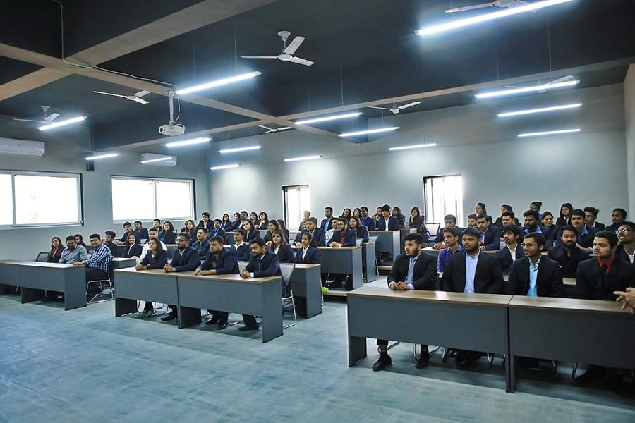 Narayana Business School Ahmedabad Student Group Photos photo 6