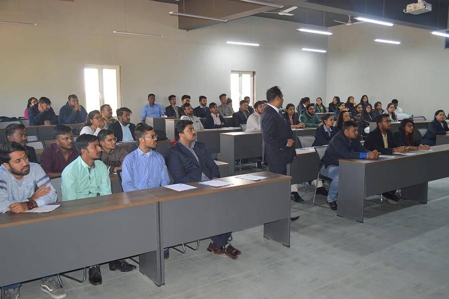 Narayana Business School Ahmedabad Divya Bhaskar photo 3