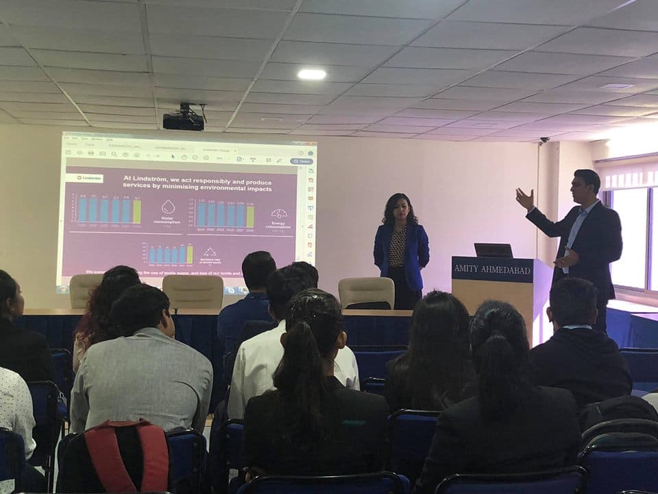 Amity Global Business School Ahmedabad Classroom photo 2