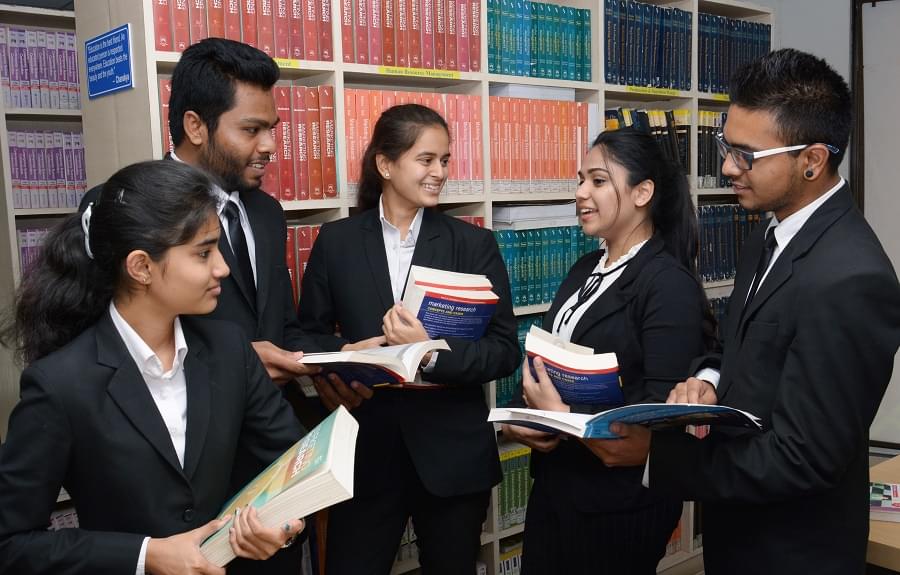 Amity Global Business School Pune Library Facilities photo 14