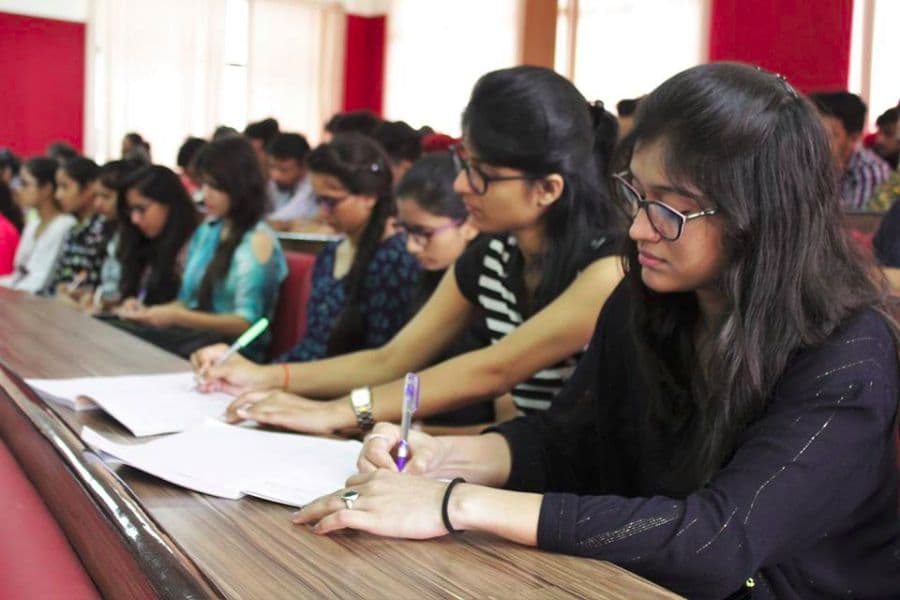 Graphic Era Hill University Dehradun Campus, School of Management Guest Lecture photo 9