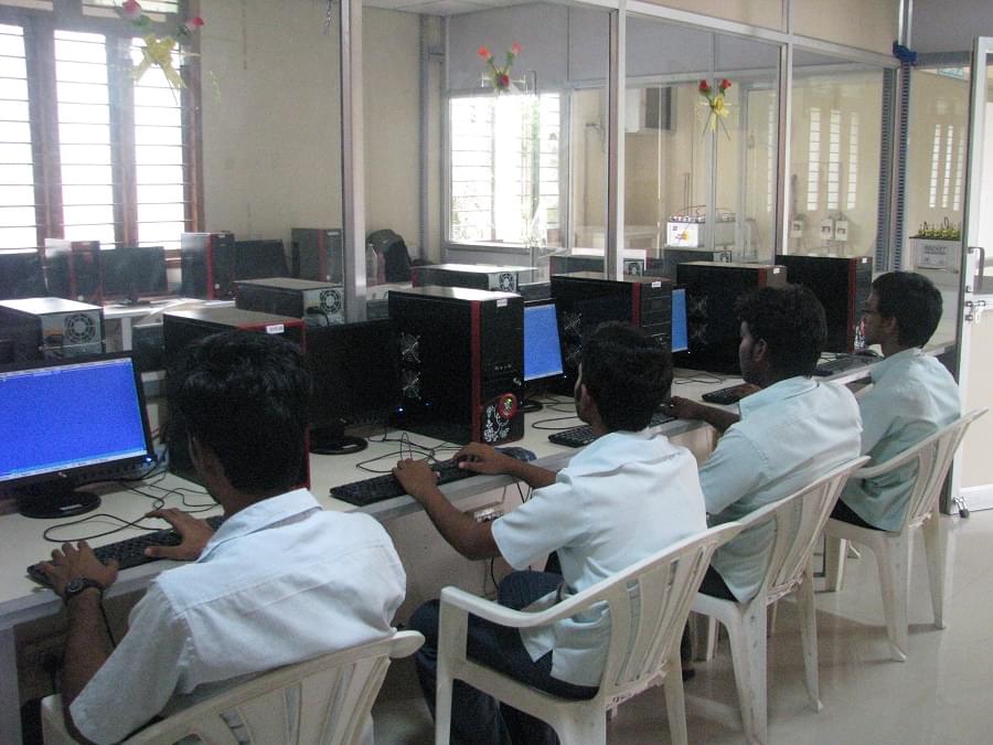 Sri Ramanujar Engineering College Chennai Computer Lab photo 3