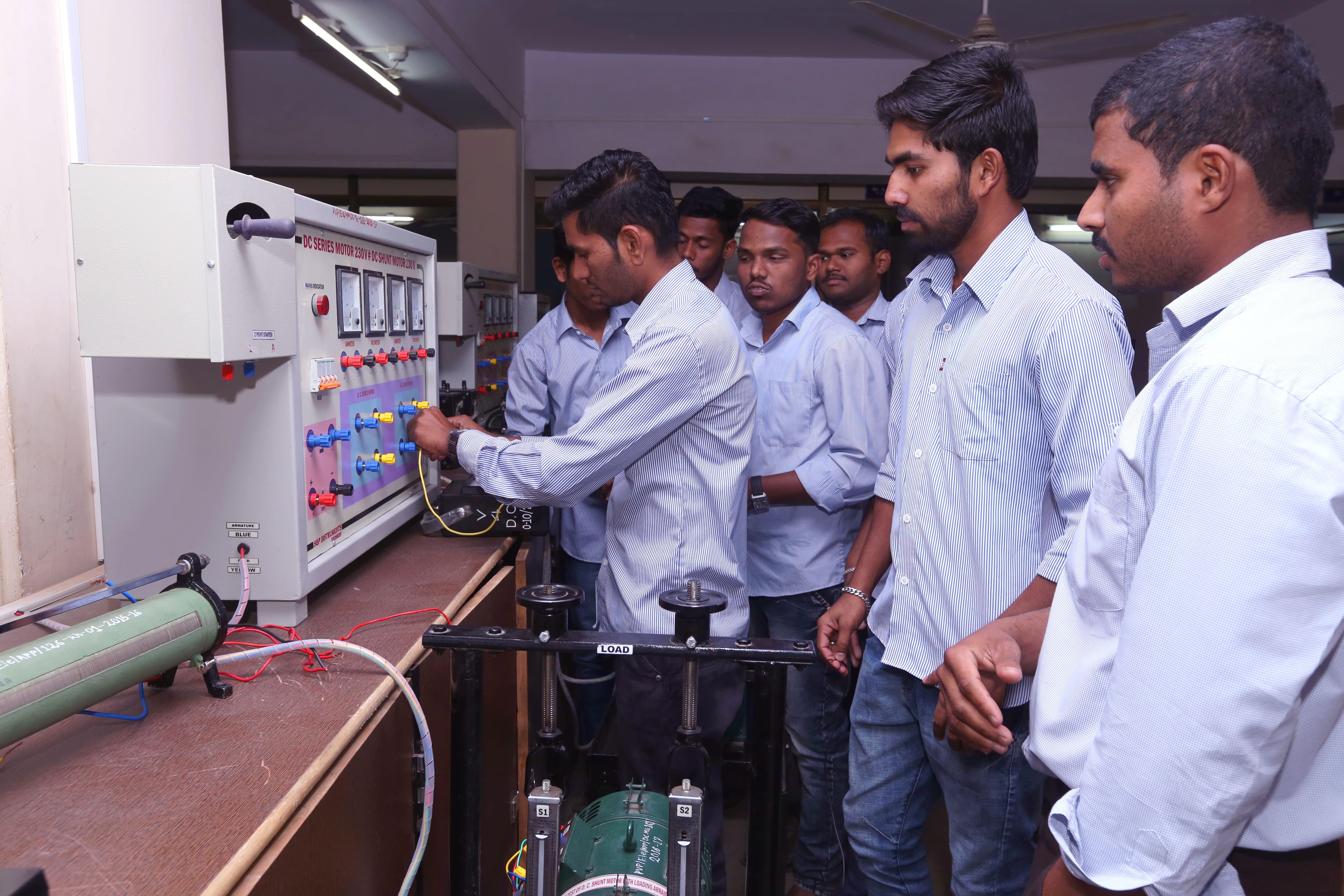 Padmabhooshan Vasantdada Patil Institute of Technology Sangli Laboratory photo 4