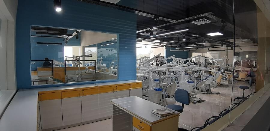 Santosh University Ghaziabad Dental Facilities photo 3