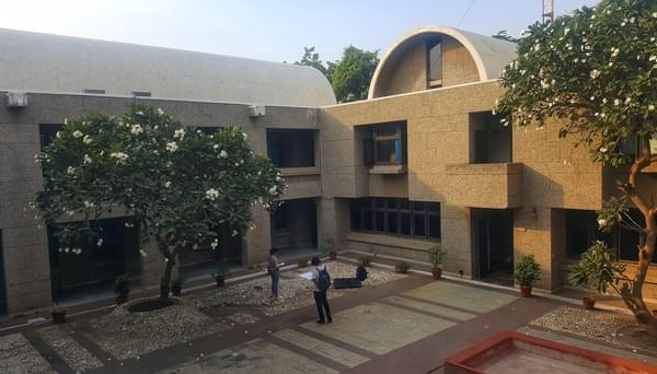 NMIMS Balwant Sheth School of Architecture Mumbai Ahmedabad tour 2nd Yr photo 4