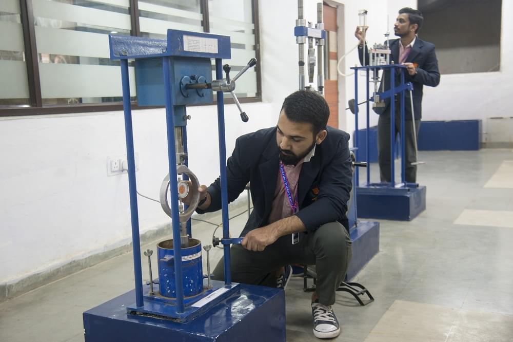 Jaipur National University  Labs photo 4