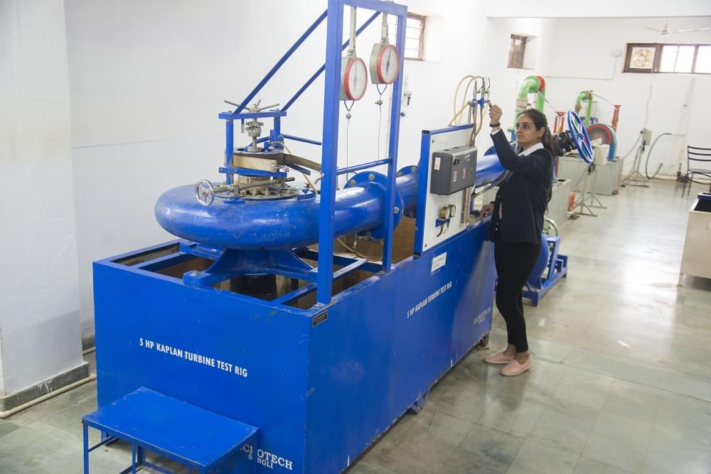 Jaipur National University  Computer Library photo 1