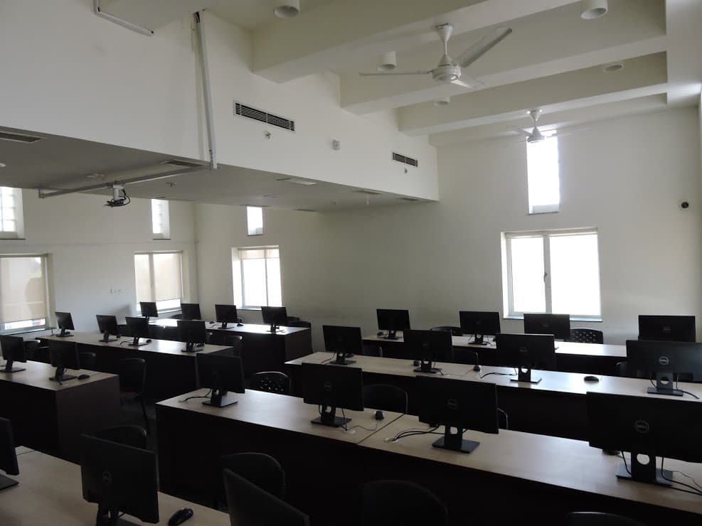 Indian Institute of Public Health Gandhinagar Classroom/ Labs & Library photo 17