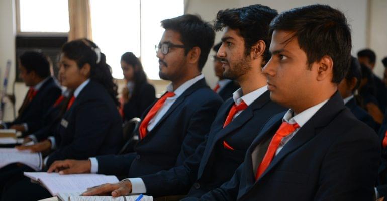 Som Lalit College of Commerce Ahmedabad Facility photo 2