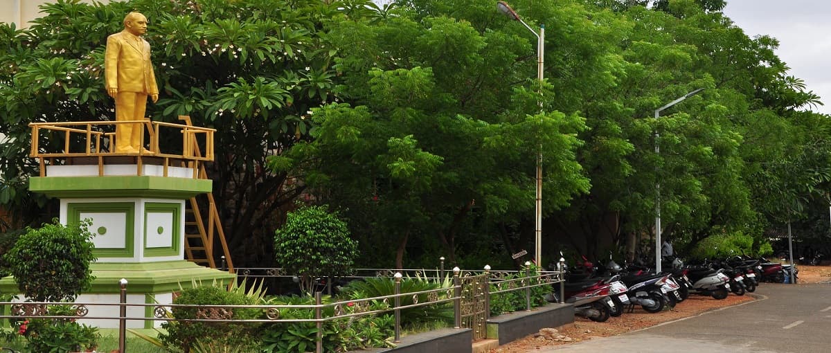 G.T.N. Arts College Dindigul Building photo 2