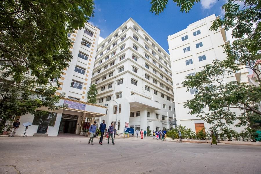 SRM University Ramapuram Academic Building photo 3