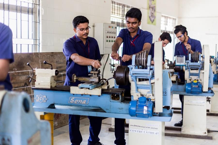 SRM University Ramapuram Engineering Department photo 2