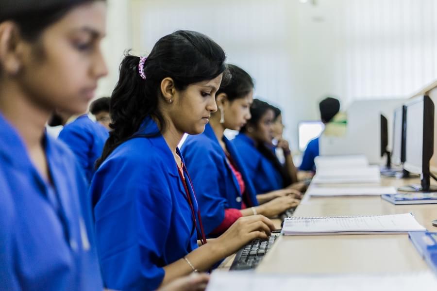 SRM University Ramapuram Engineering Department photo 4