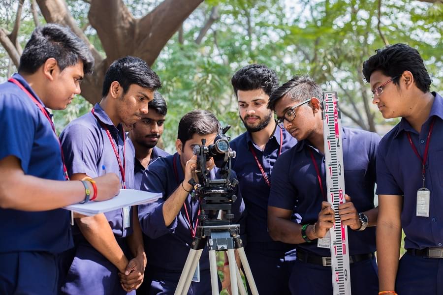 SRM University Ramapuram Engineering Department photo 5