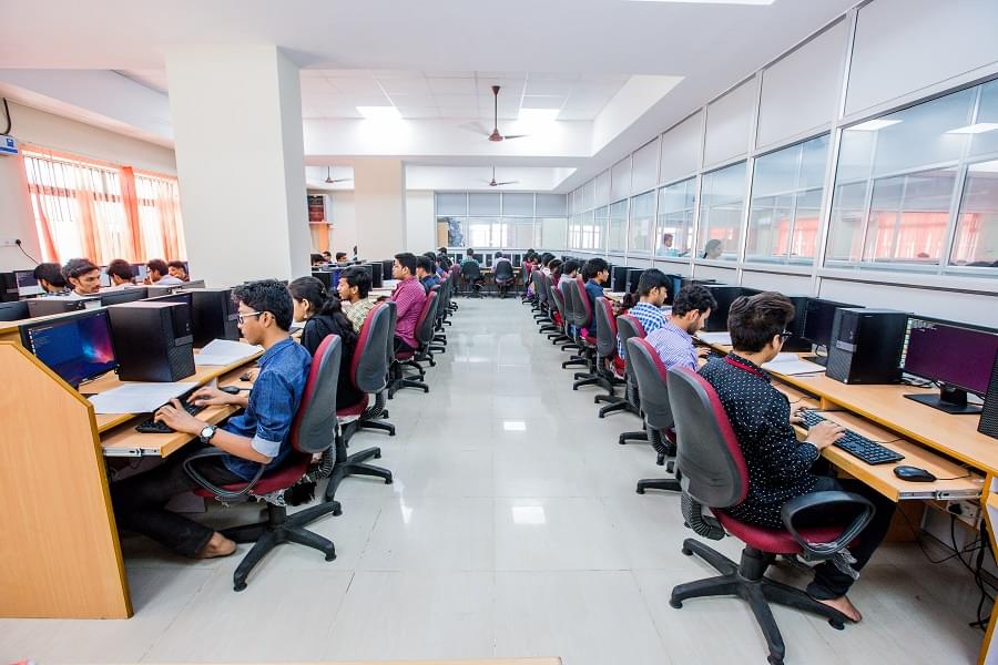 SRM University Ramapuram Engineering Department photo 6