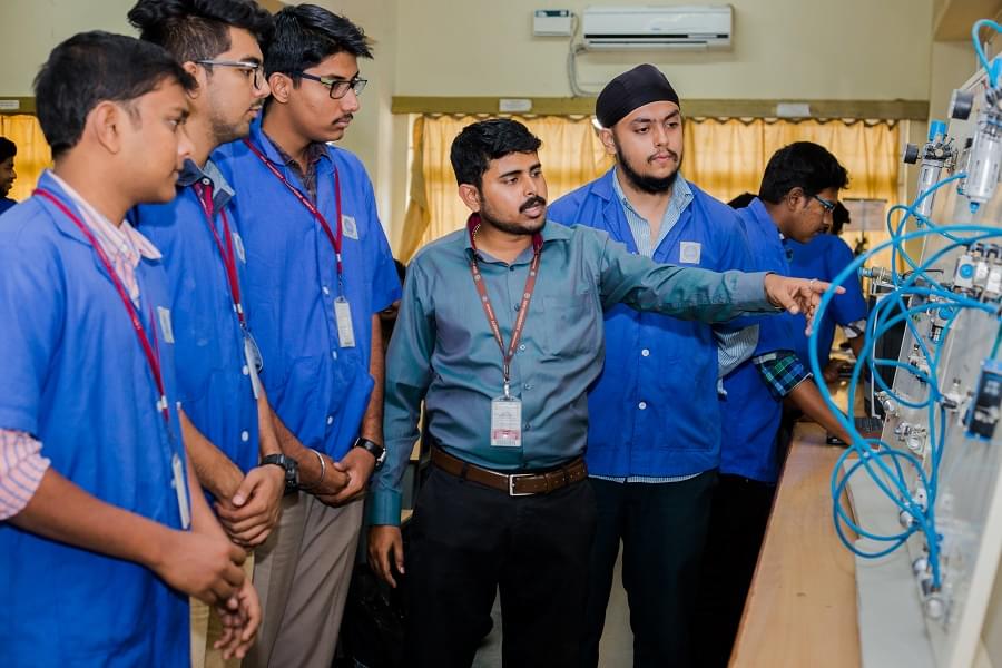 SRM University Ramapuram Engineering Department photo 11