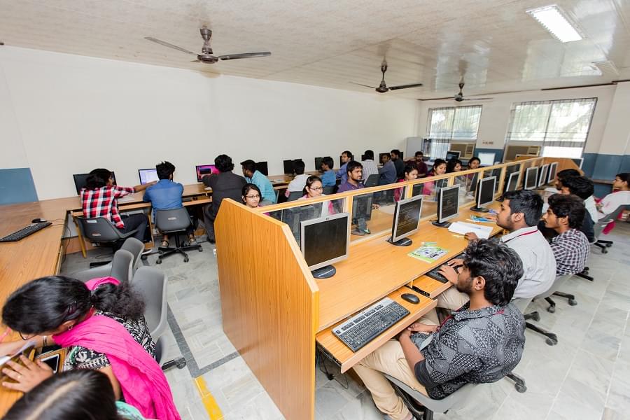 SRM University Ramapuram Engineering Department photo 14