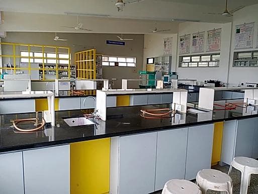 K. K. Wagh College of Pharmacy Nashik Laboratory photo 3
