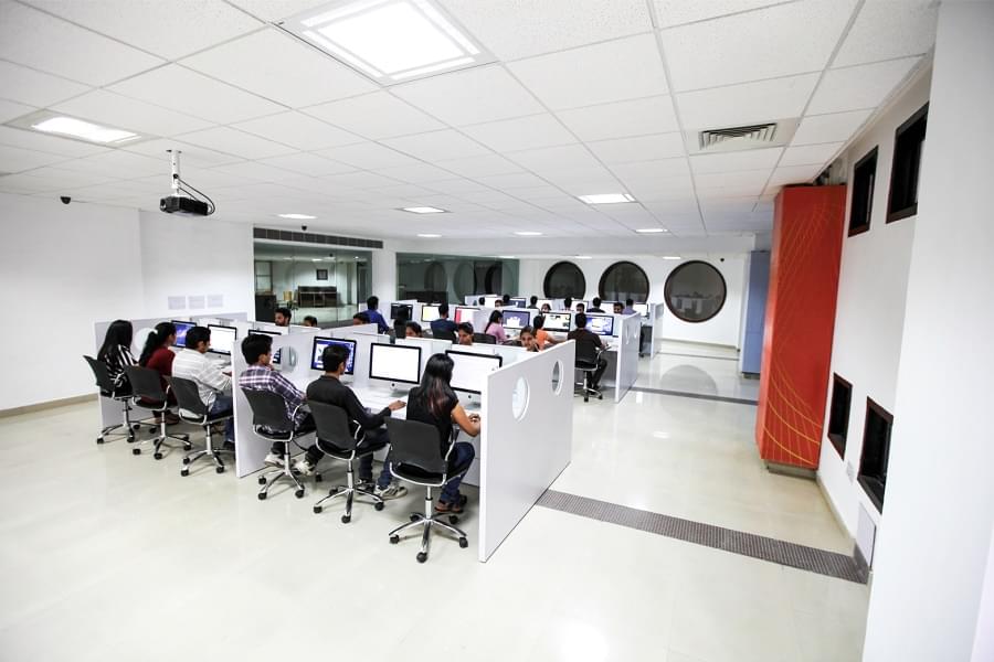 LPU Practical Training & Labs photo 28