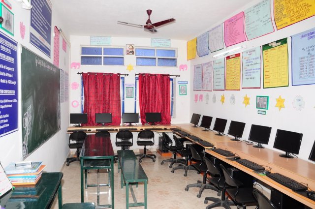 Sarah College of Education for Women Erode Laboratory photo 9