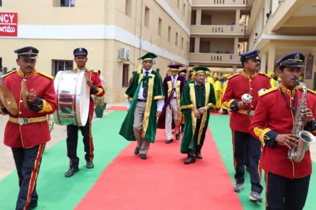 Dr. Pinnamaneni Siddhartha Institute of Medical Sciences & Research Foundation Vijayawada Convocation photo 3