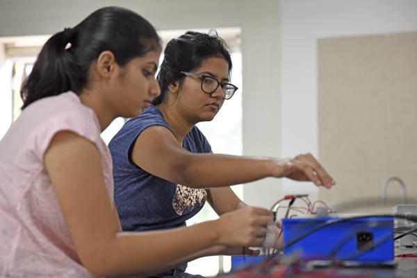 MAHINDRA University Laboratory photo 1