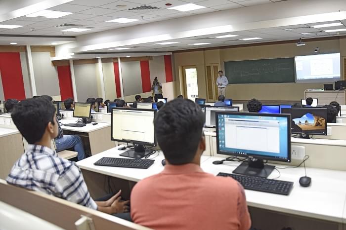 MAHINDRA University Laboratory photo 7