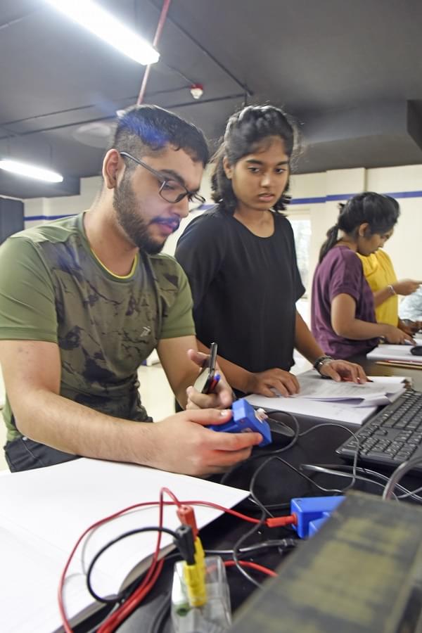 MAHINDRA University Laboratory photo 19