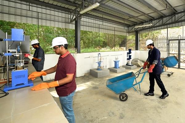 MAHINDRA University Laboratory photo 31