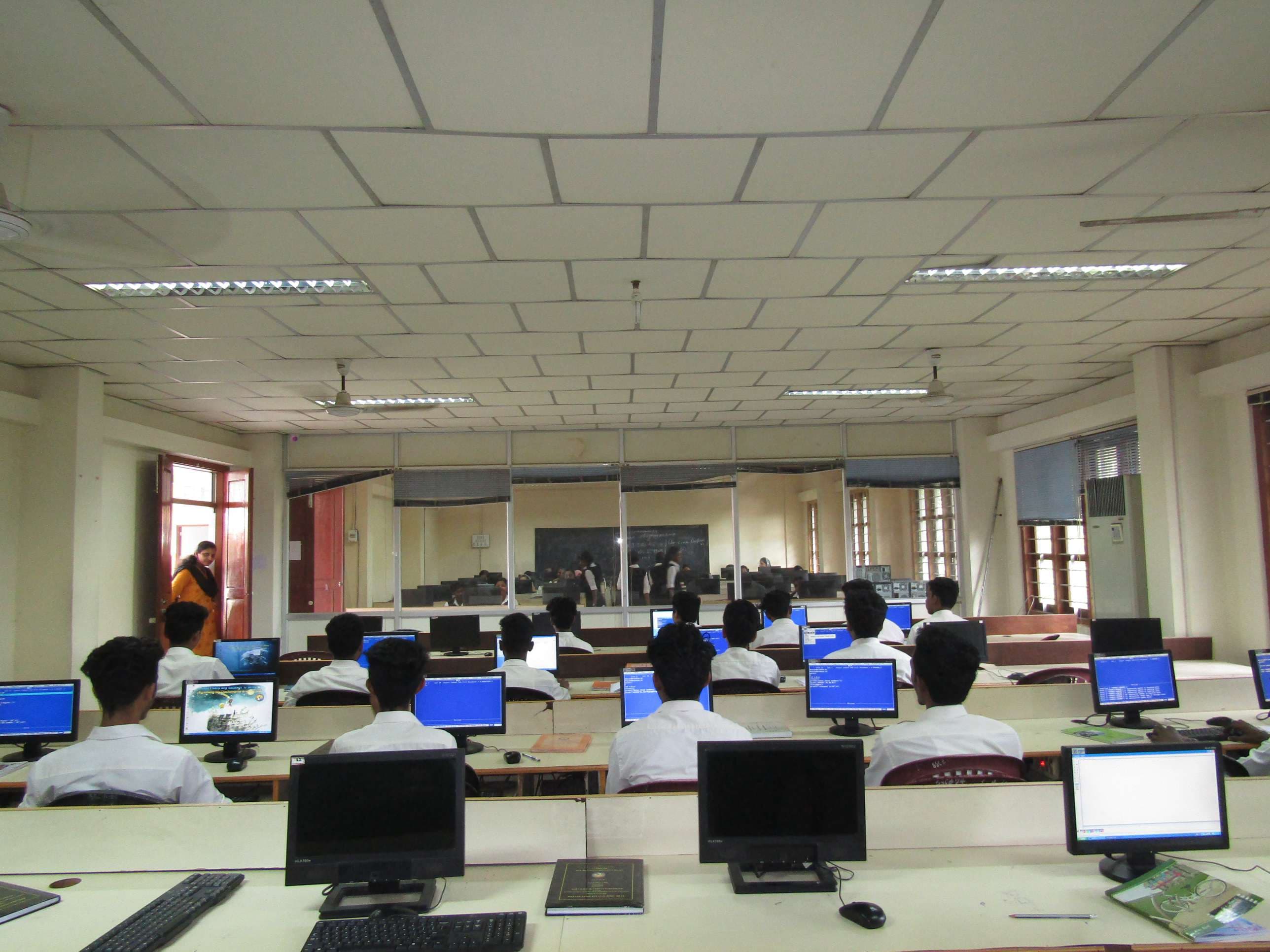 Swamy Saswathikananda College Poothotta Kochi Campus photo 2