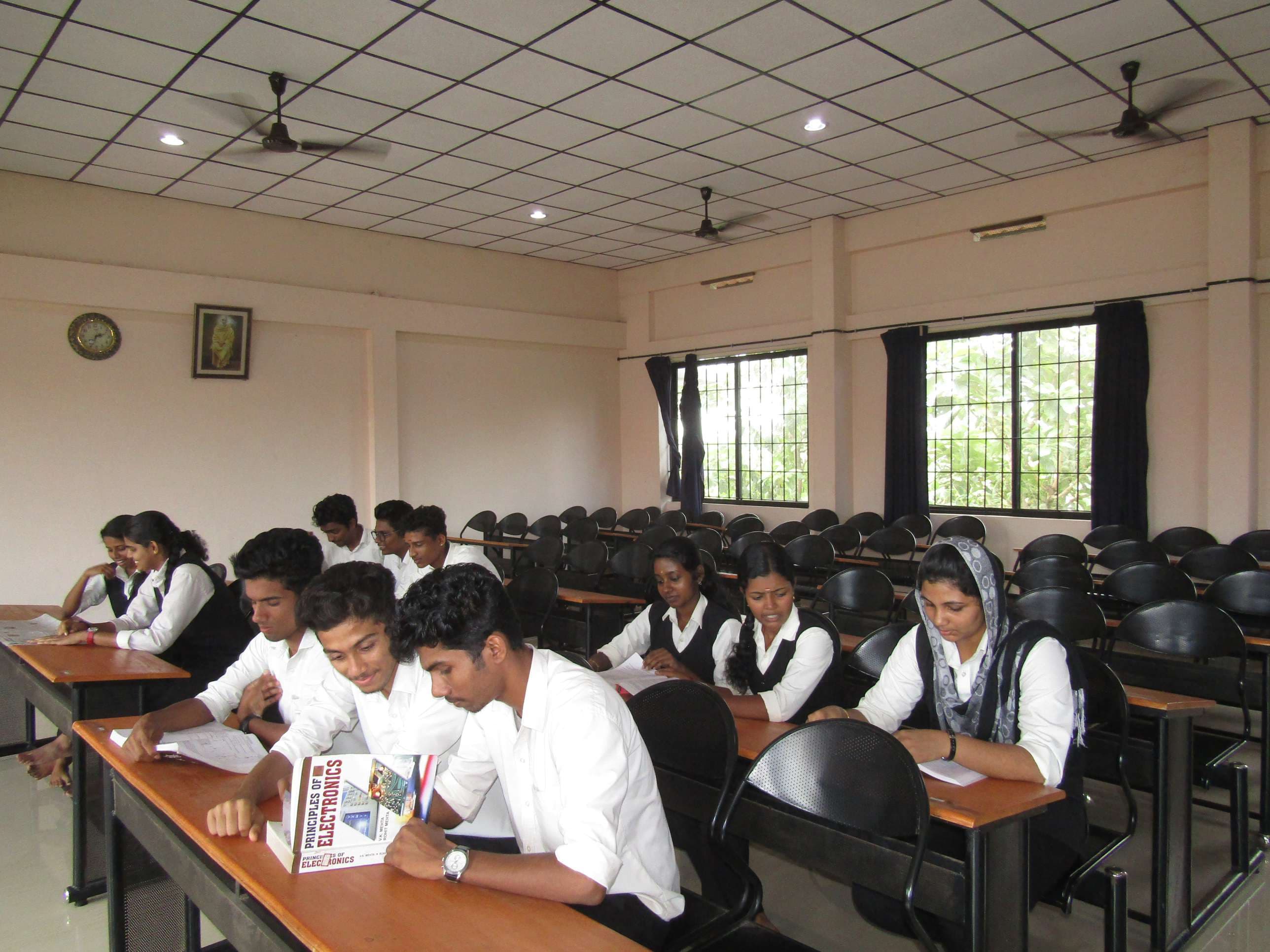 Swamy Saswathikananda College Poothotta Kochi Campus photo 9
