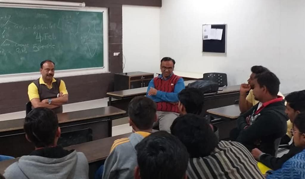 RK University, School of Management Rajkot  Academic Building photo 4