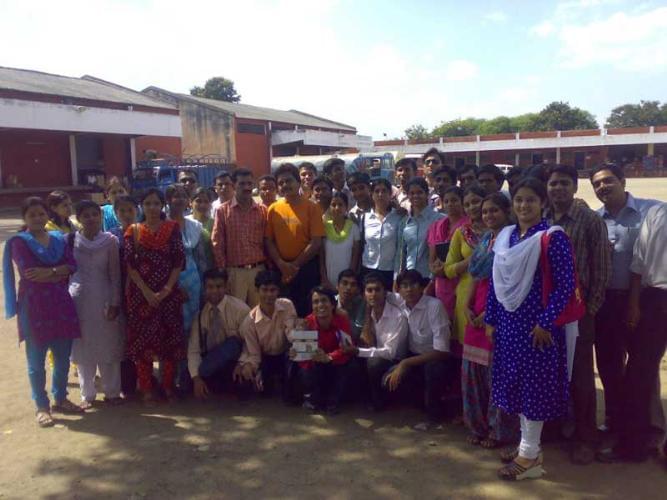 Shri Vaishnav Vidyapeeth Vishwavidyalaya Industrial Visit photo 1