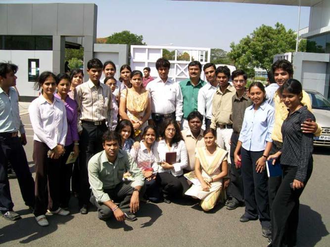 Shri Vaishnav Vidyapeeth Vishwavidyalaya Industrial Visit photo 2