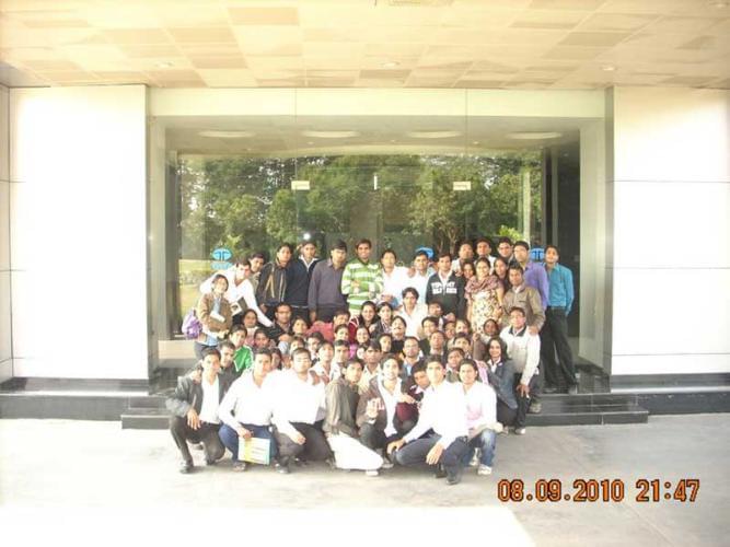 Shri Vaishnav Vidyapeeth Vishwavidyalaya Industrial Visit photo 4