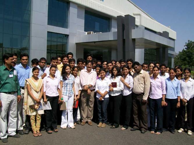 Shri Vaishnav Vidyapeeth Vishwavidyalaya Industrial Visit photo 7