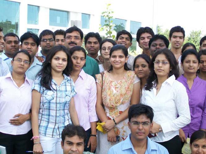 Shri Vaishnav Vidyapeeth Vishwavidyalaya Industrial Visit photo 8