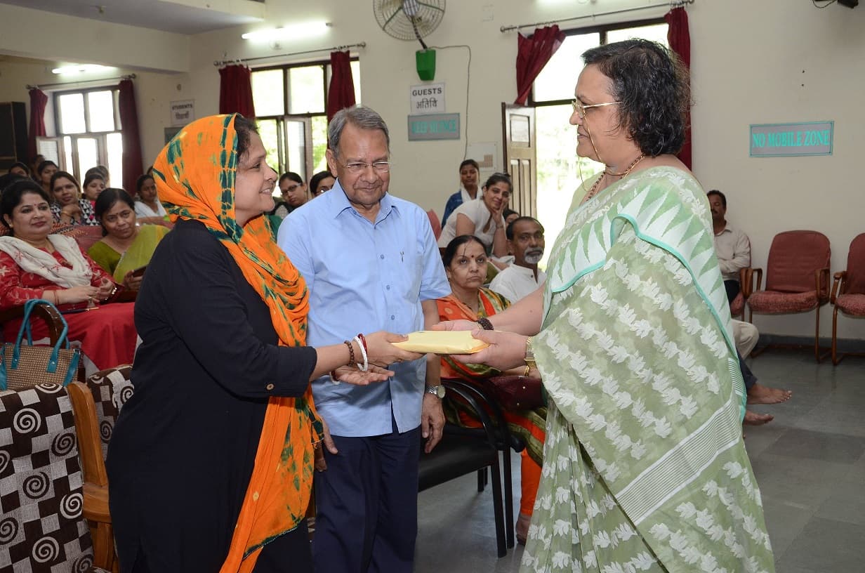 Vasanta College For Women Varanasi Extra Curriculars photo 8