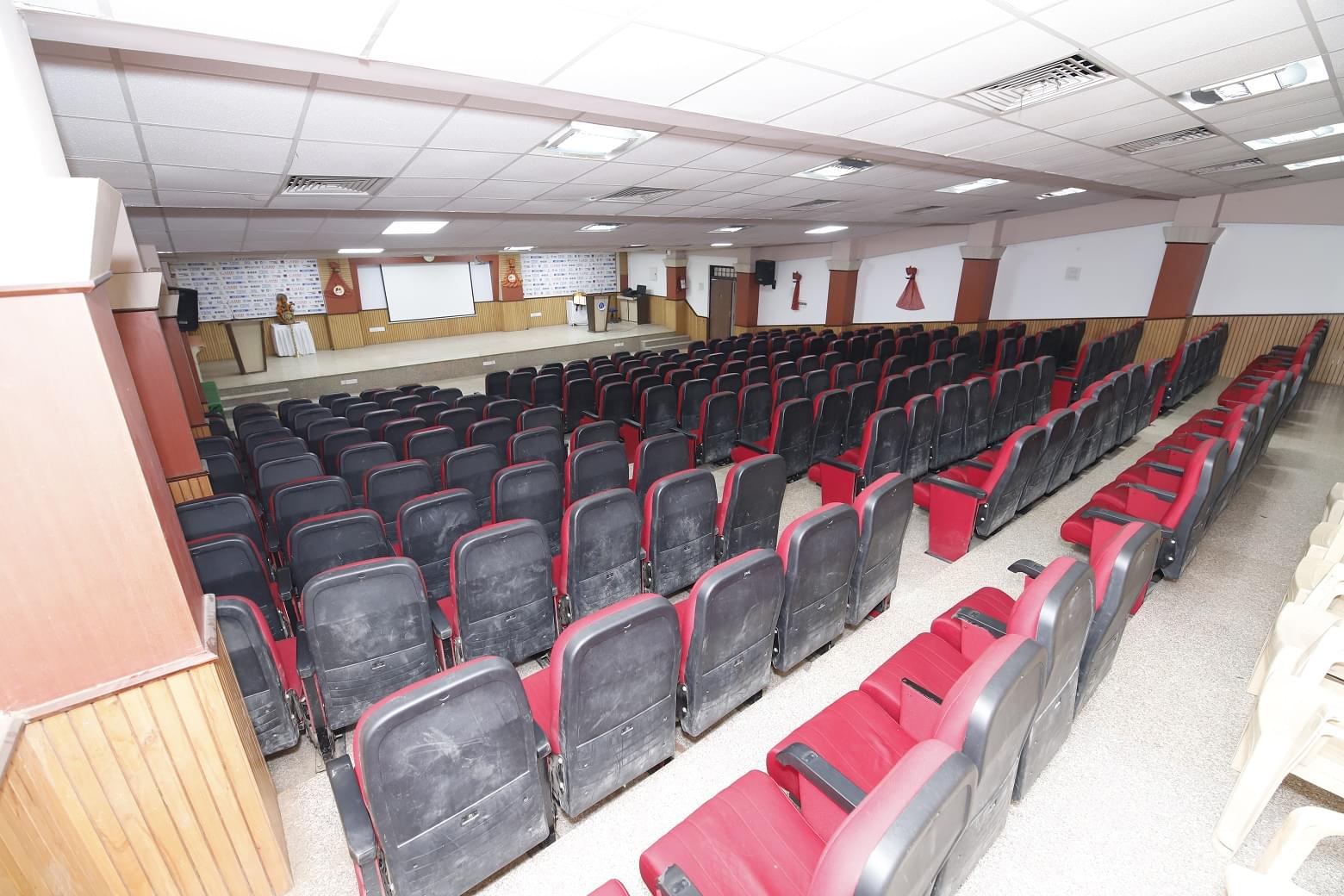 Poornima University Jaipur Seminar Hall photo 3