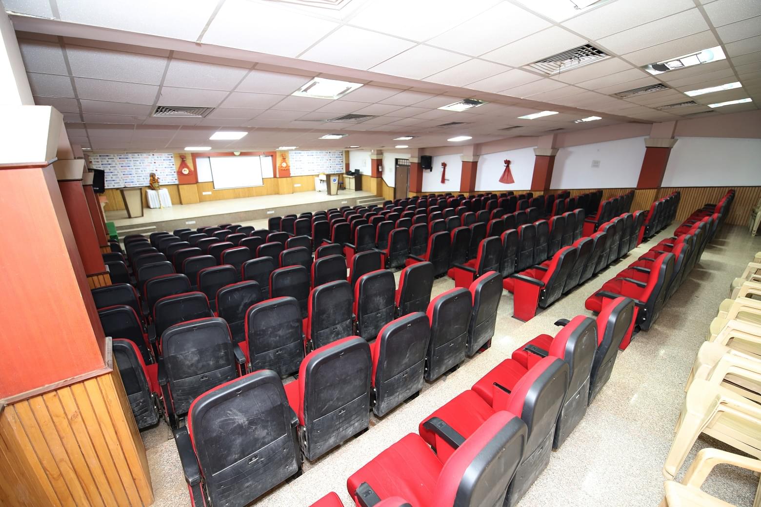 Poornima University Jaipur Seminar Hall photo 6