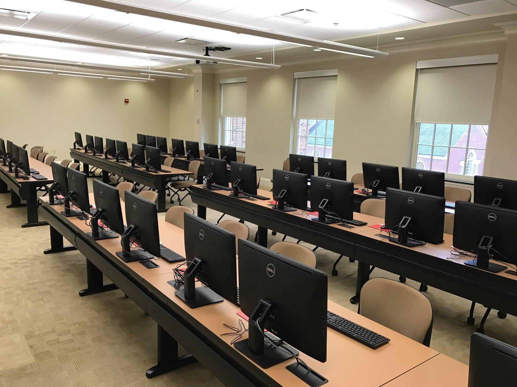 School of Technology, Chhatrapati Shivaji Maharaj University Navi Mumbai Academic Building photo 3