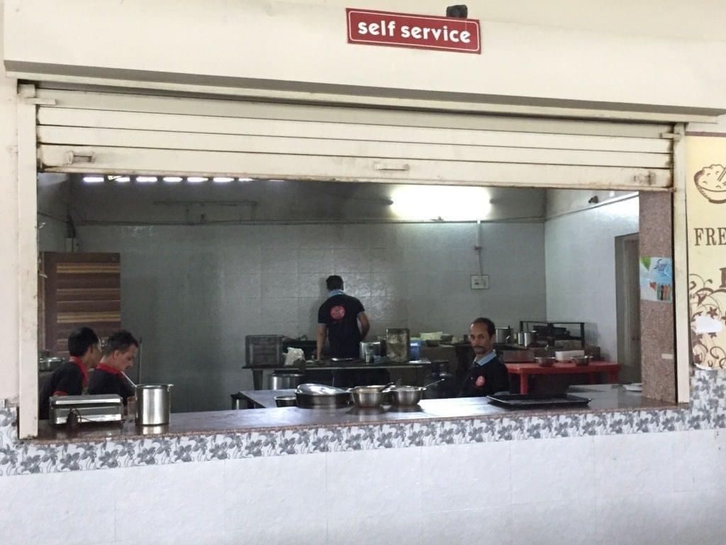 Shree Swami Atmanand Saraswati Institute of Technology Surat Cafeteria photo 1