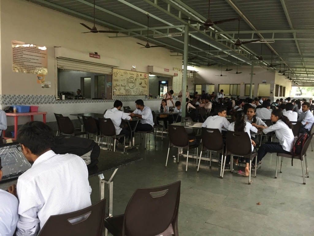 Shree Swami Atmanand Saraswati Institute of Technology Surat Cafeteria photo 2