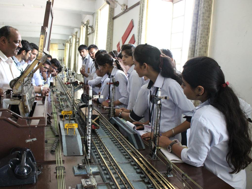 Shree Swami Atmanand Saraswati Institute of Technology Surat Academic Facility photo 17