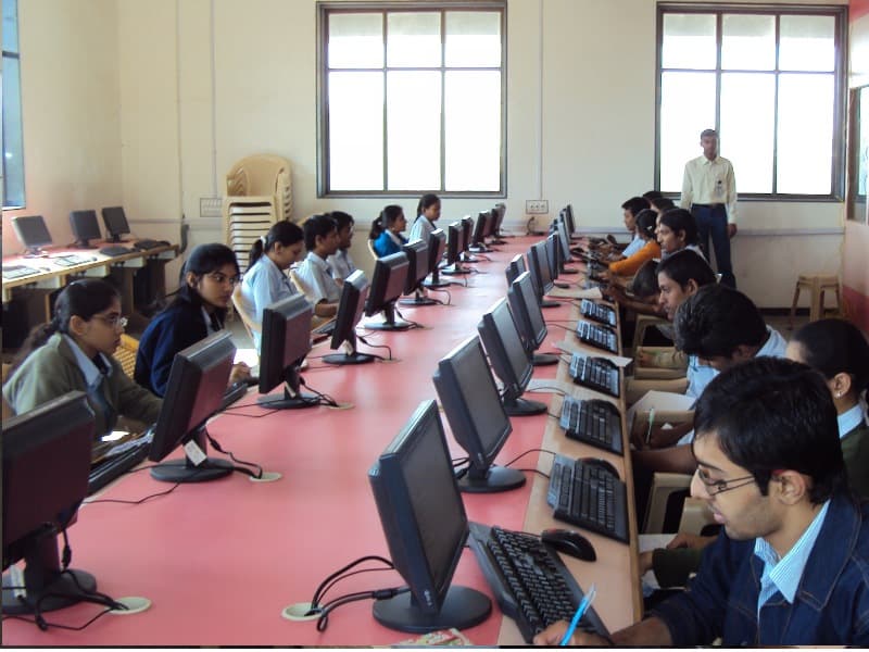 Shree Swami Atmanand Saraswati Institute of Technology Surat Academic Facility photo 16