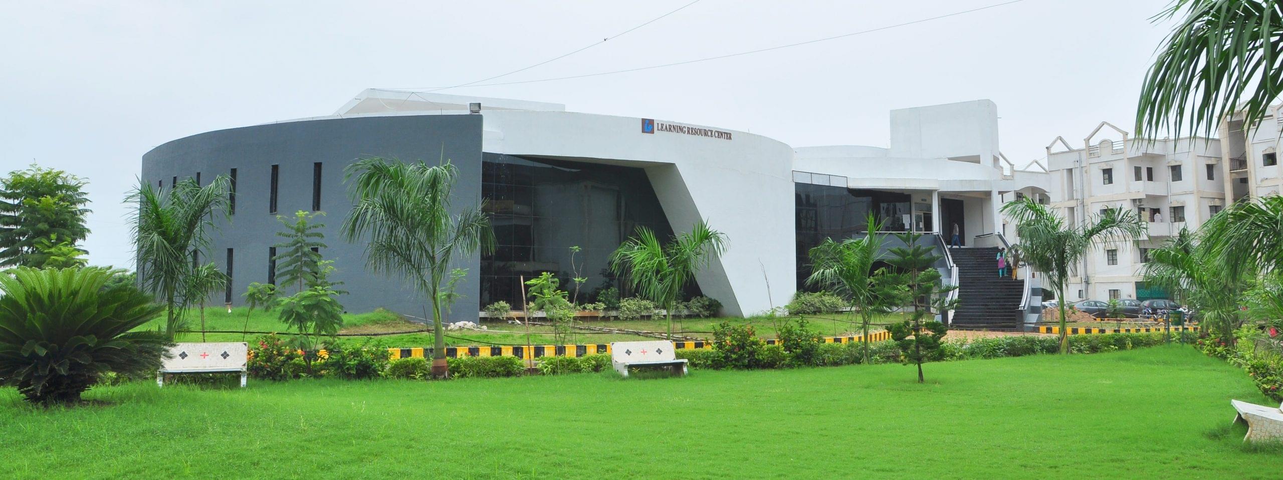 Sumandeep Vidyapeeth Vadodara Academic Building photo 3